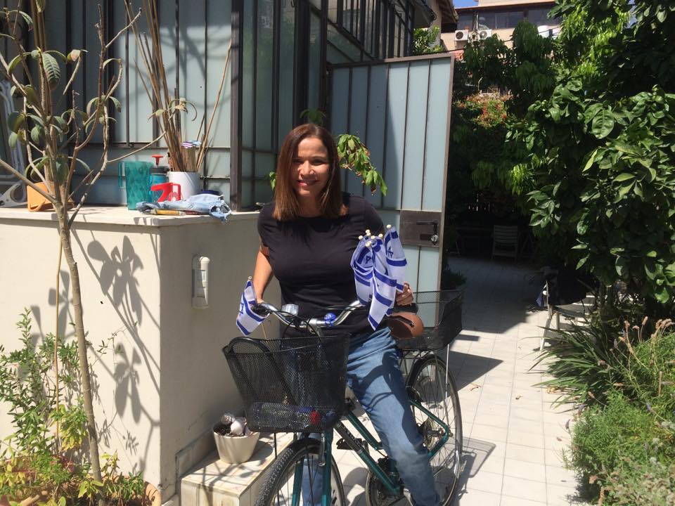 מנהיגת שמאל סטריאוטיפית